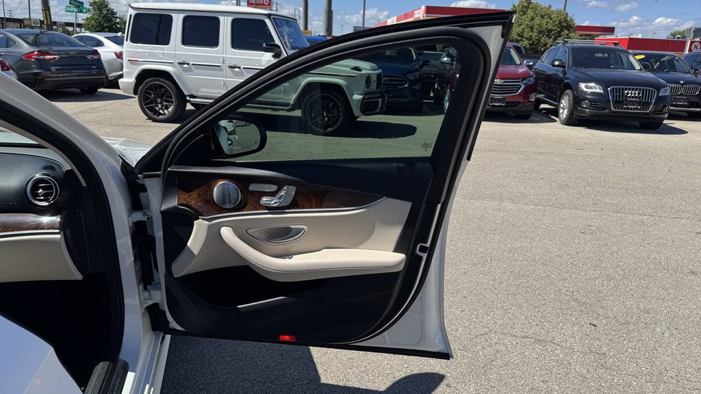 2017 Mercedes-Benz E-Class Image 24
