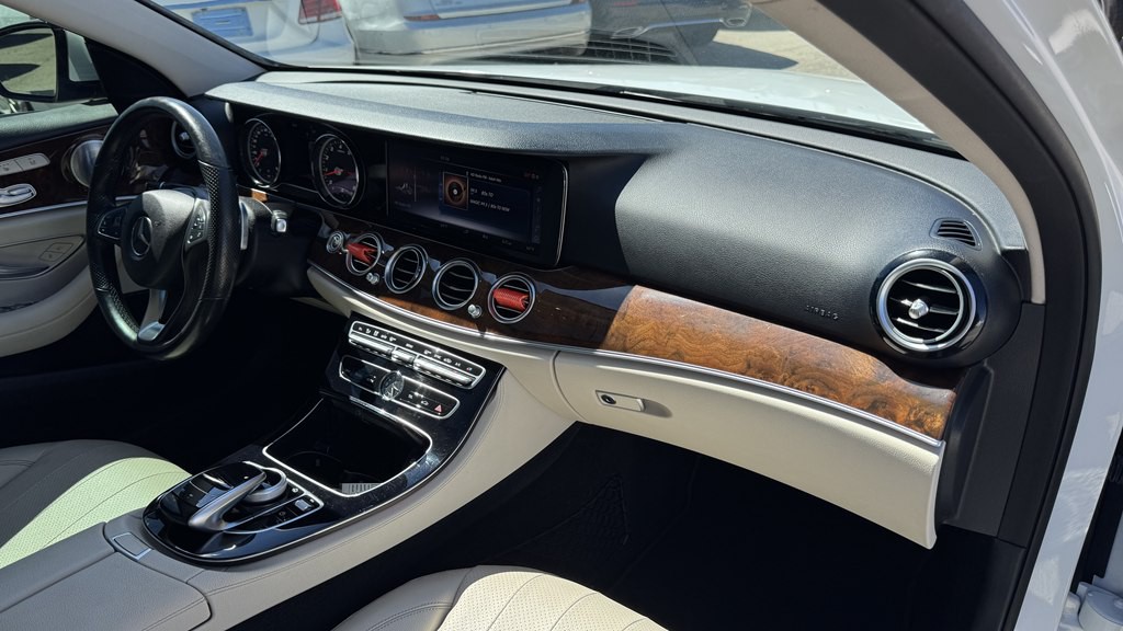 2017 Mercedes-Benz E-Class Image 25