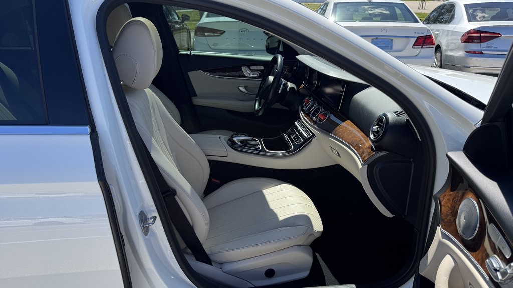 2017 Mercedes-Benz E-Class Image 26