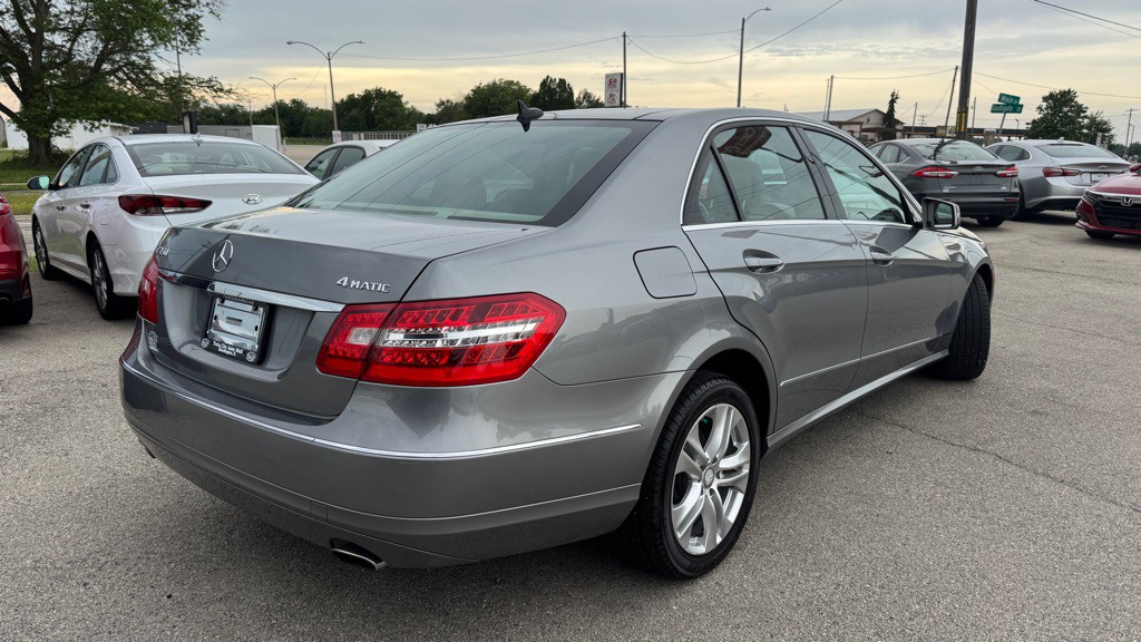 2010 Mercedes-Benz E-Class Image 8