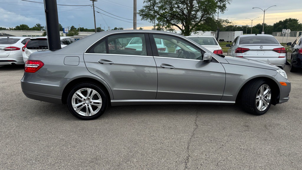 2010 Mercedes-Benz E-Class Image 9