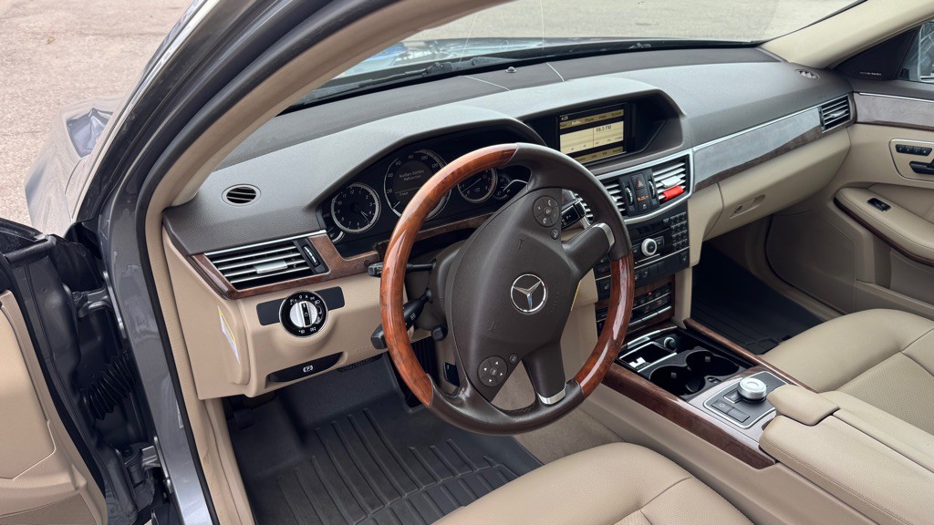 2010 Mercedes-Benz E-Class Image 14