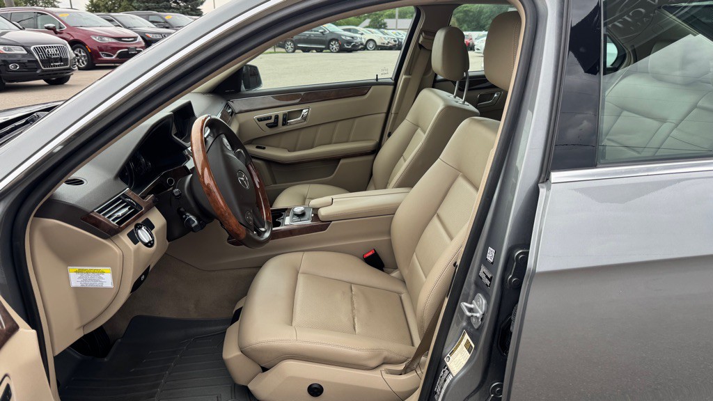 2010 Mercedes-Benz E-Class Image 15