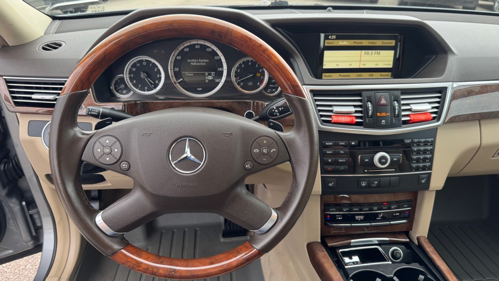 2010 Mercedes-Benz E-Class Image 16