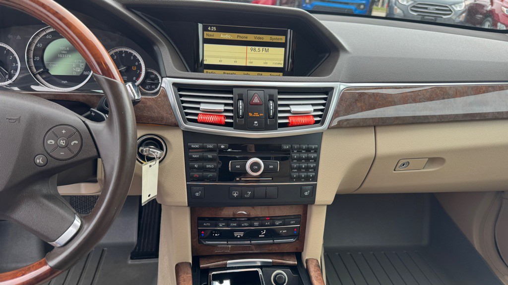 2010 Mercedes-Benz E-Class Image 18