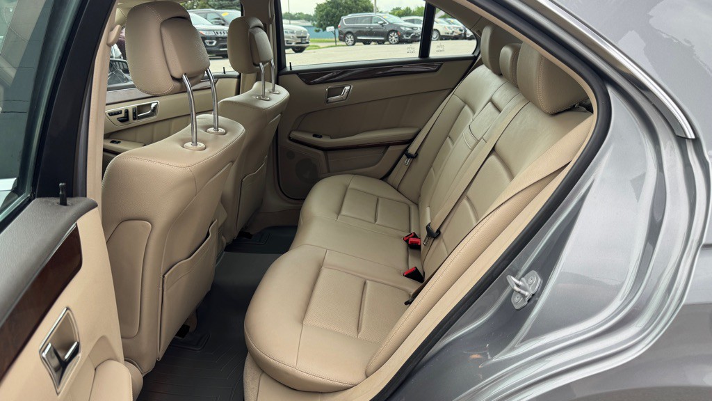 2010 Mercedes-Benz E-Class Image 21