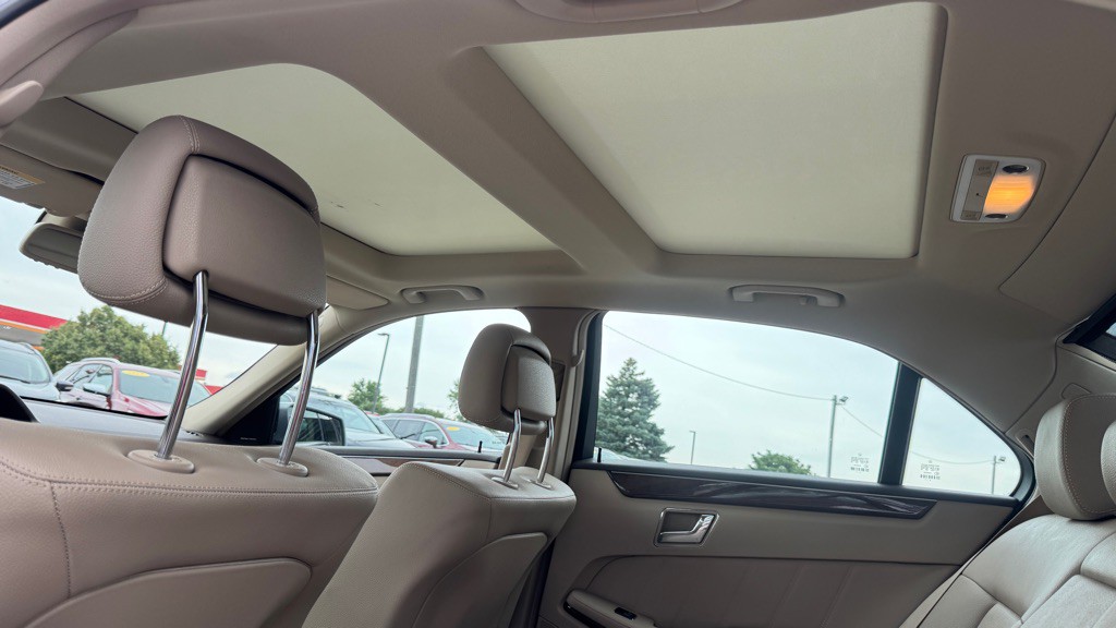 2010 Mercedes-Benz E-Class Image 22