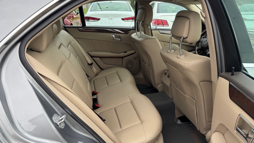2010 Mercedes-Benz E-Class Image 25