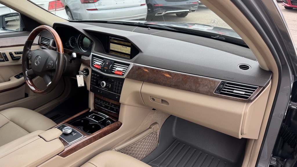 2010 Mercedes-Benz E-Class Image 27