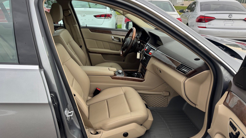 2010 Mercedes-Benz E-Class Image 28