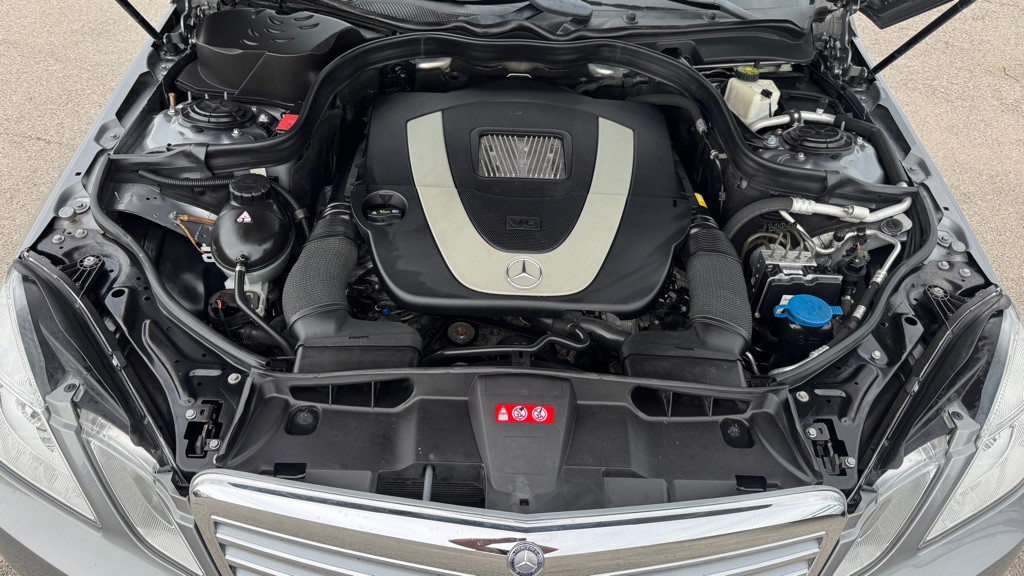 2010 Mercedes-Benz E-Class Image 29