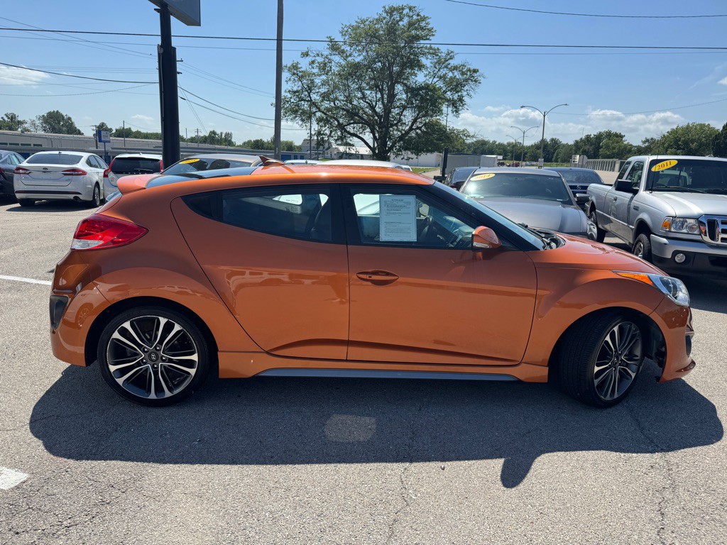 2016 Hyundai Veloster Image 8