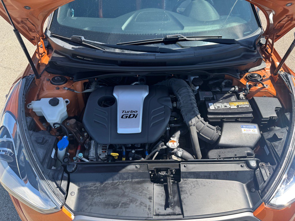 2016 Hyundai Veloster Image 9