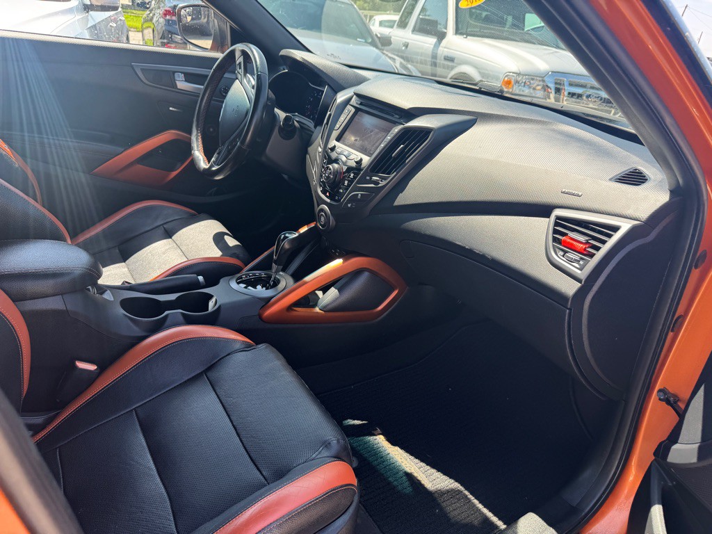 2016 Hyundai Veloster Image 10