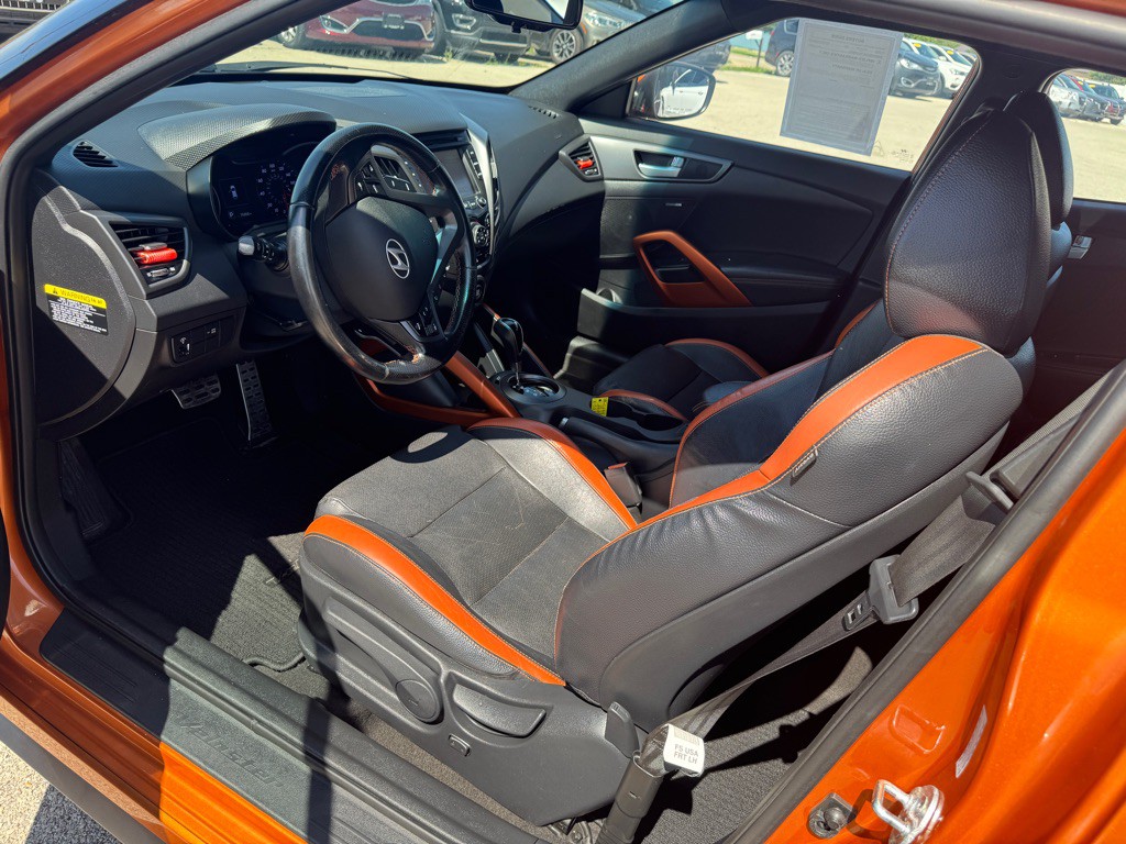 2016 Hyundai Veloster Image 16