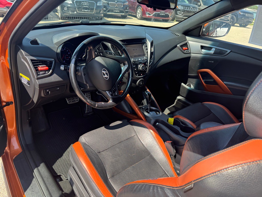 2016 Hyundai Veloster Image 17