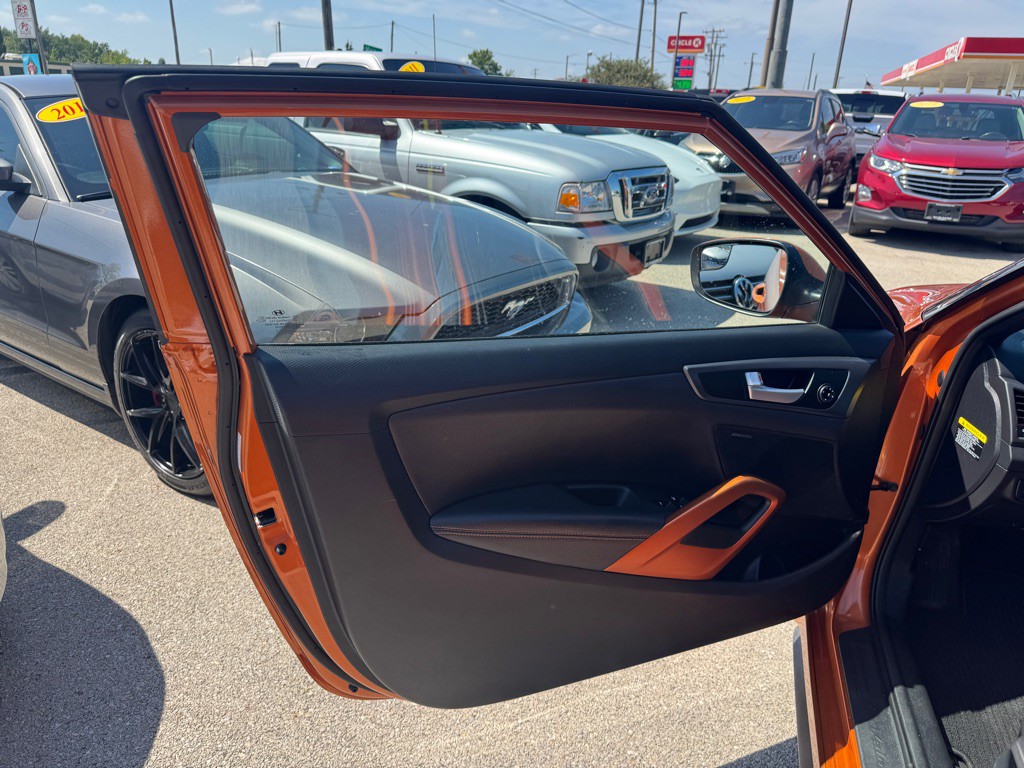 2016 Hyundai Veloster Image 18
