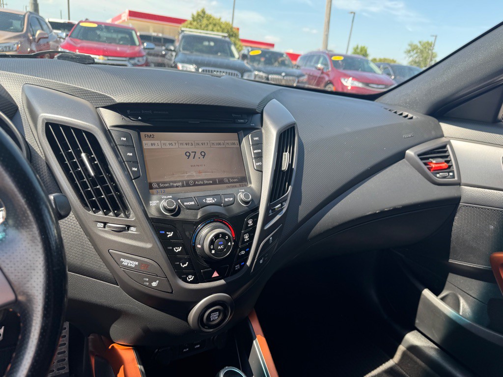 2016 Hyundai Veloster Image 21