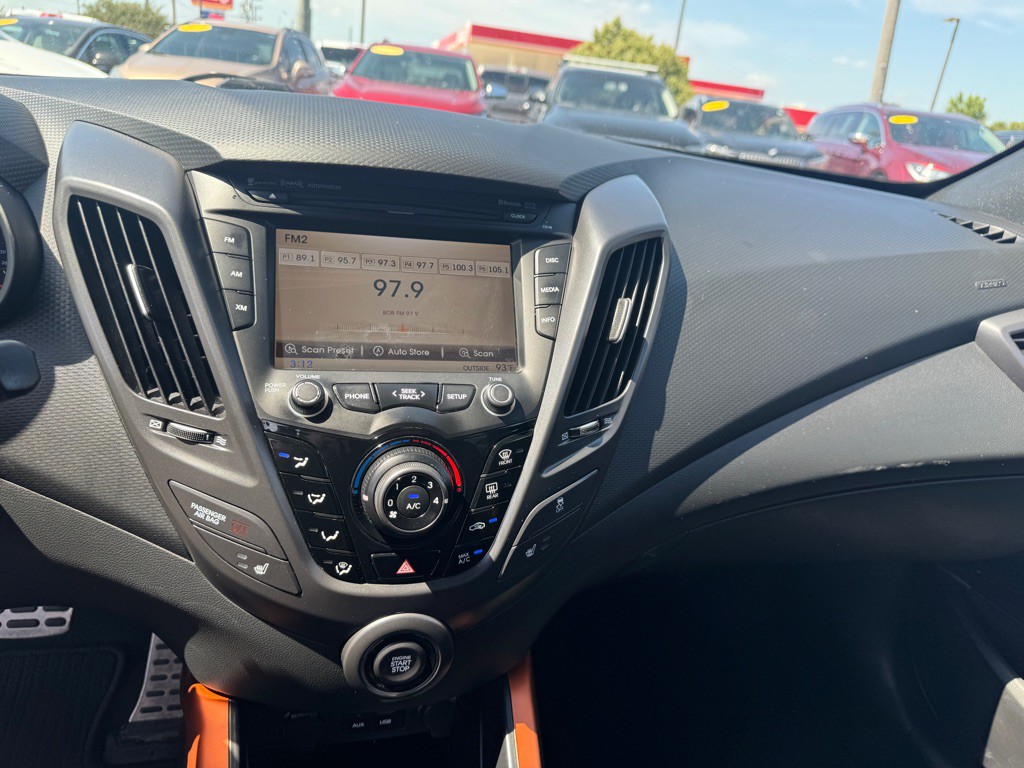2016 Hyundai Veloster Image 22