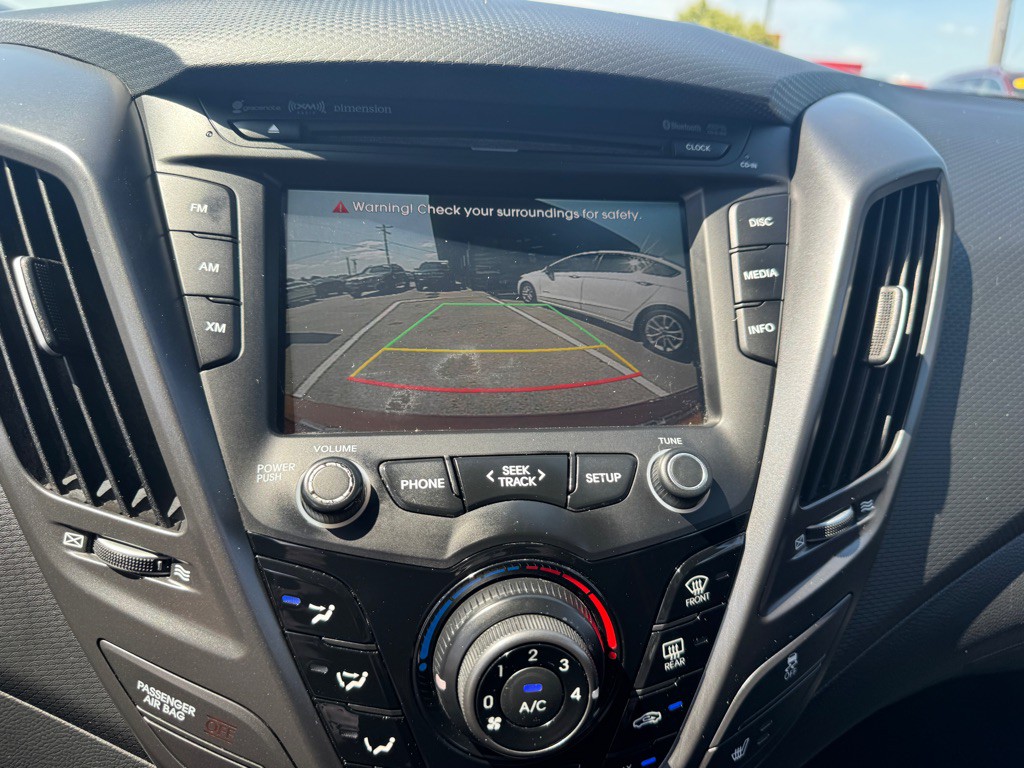 2016 Hyundai Veloster Image 24