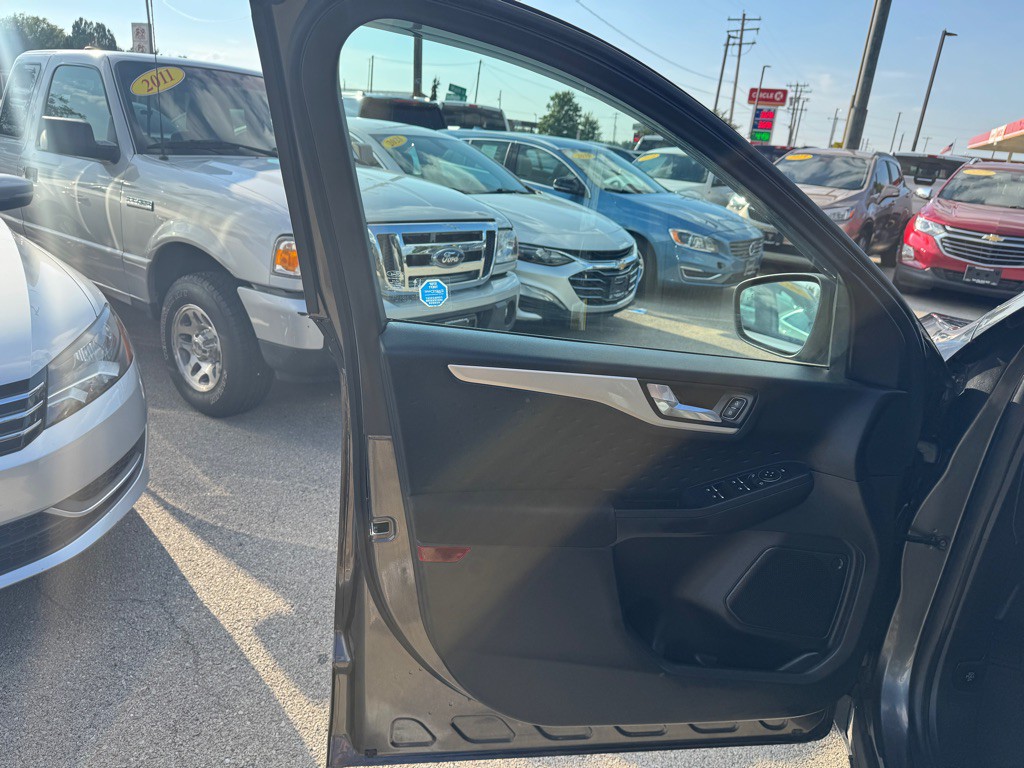 2020 Ford Escape Image 21