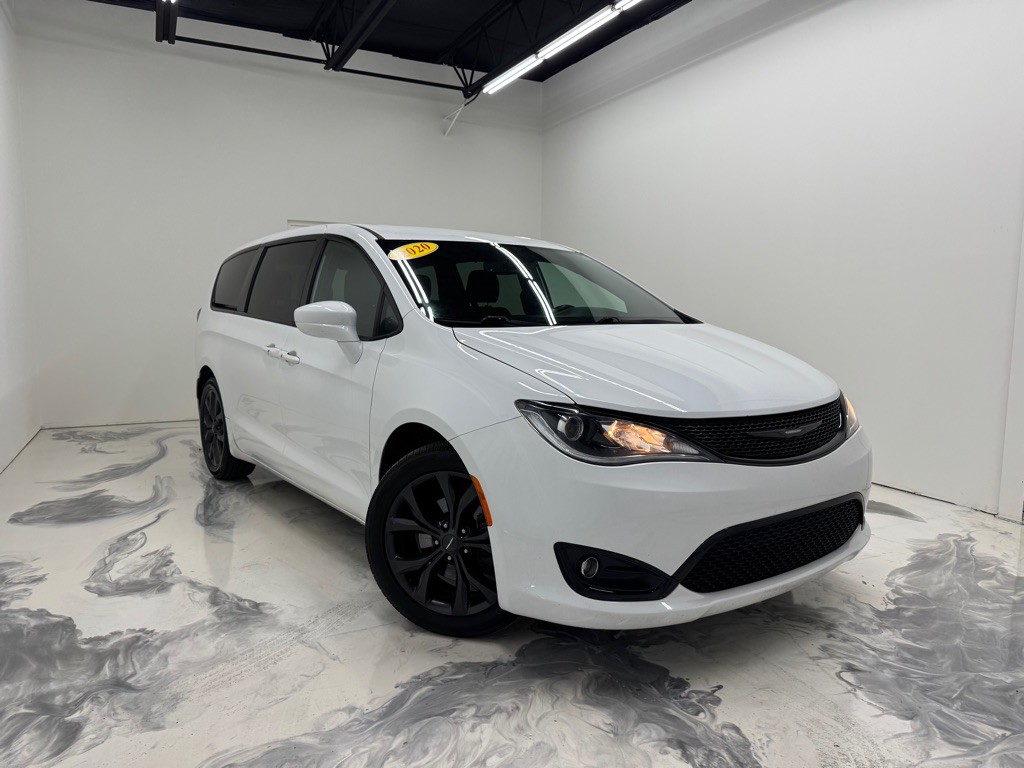 2020 Chrysler Pacifica Image 1