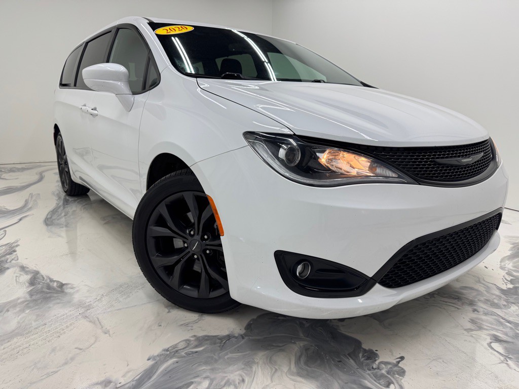 2020 Chrysler Pacifica Image 2