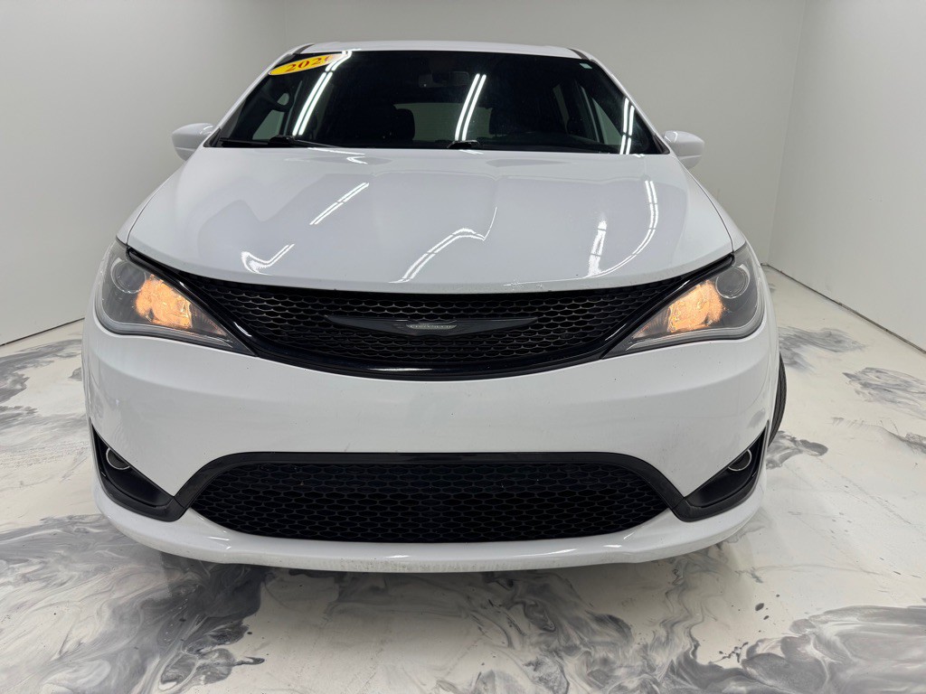 2020 Chrysler Pacifica Image 3