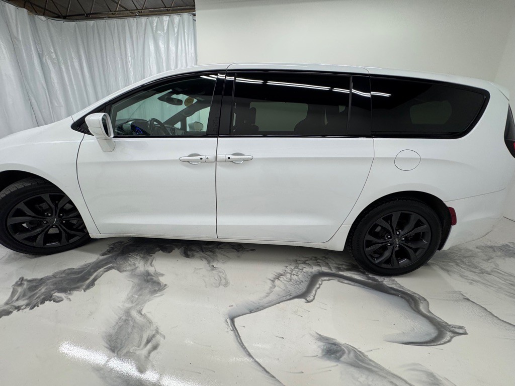 2020 Chrysler Pacifica Image 5