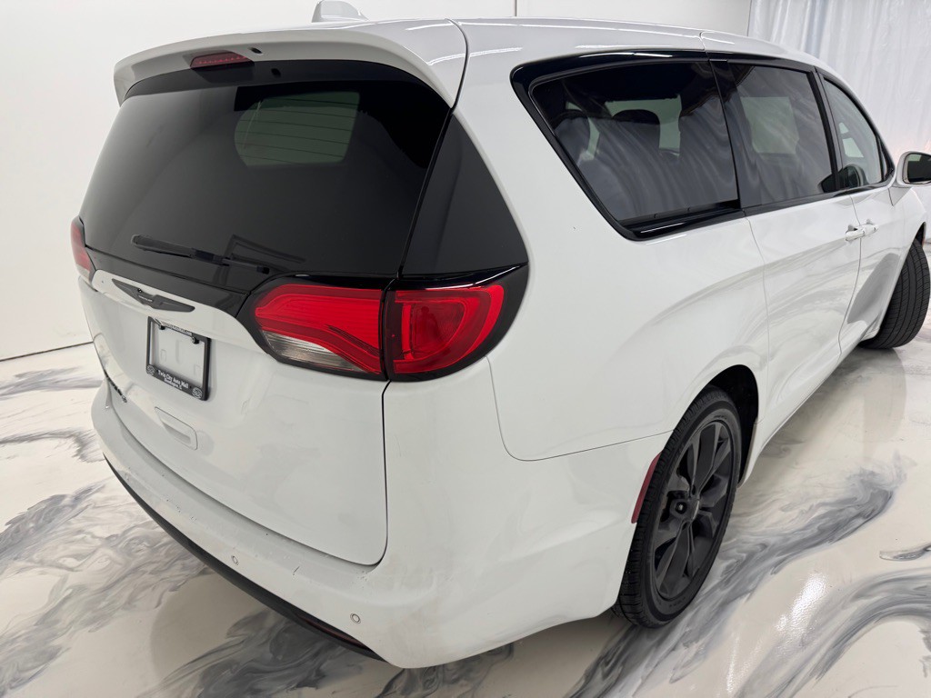 2020 Chrysler Pacifica Image 8