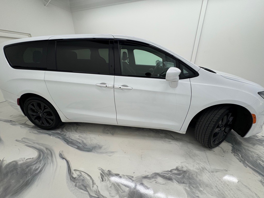 2020 Chrysler Pacifica Image 9