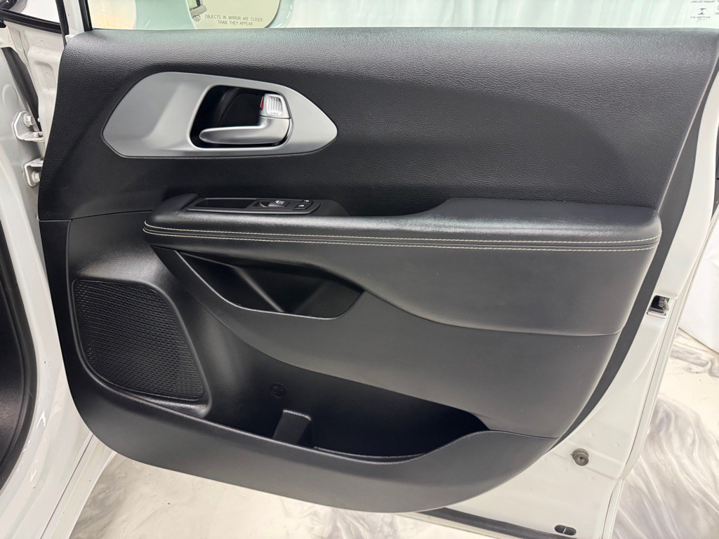 2020 Chrysler Pacifica Image 12