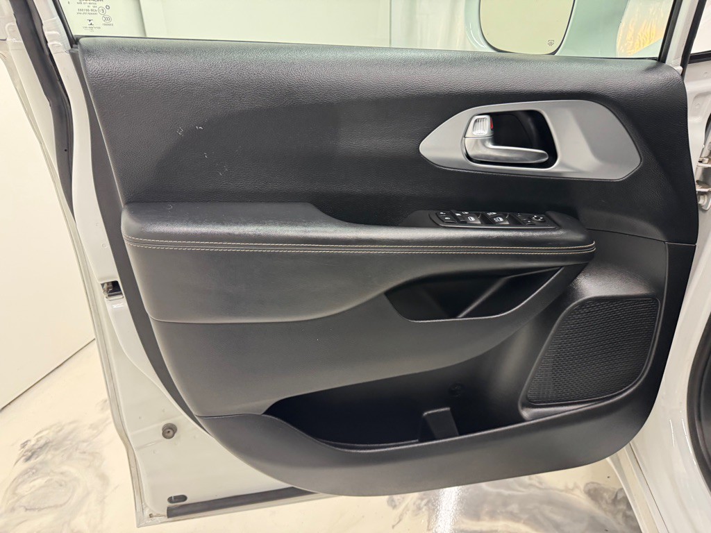 2020 Chrysler Pacifica Image 20