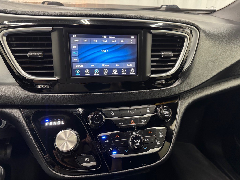 2020 Chrysler Pacifica Image 24