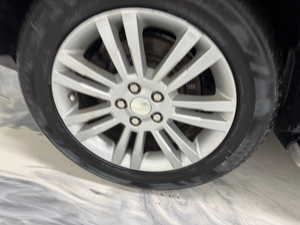 2015 Land Rover LR4 Image 11