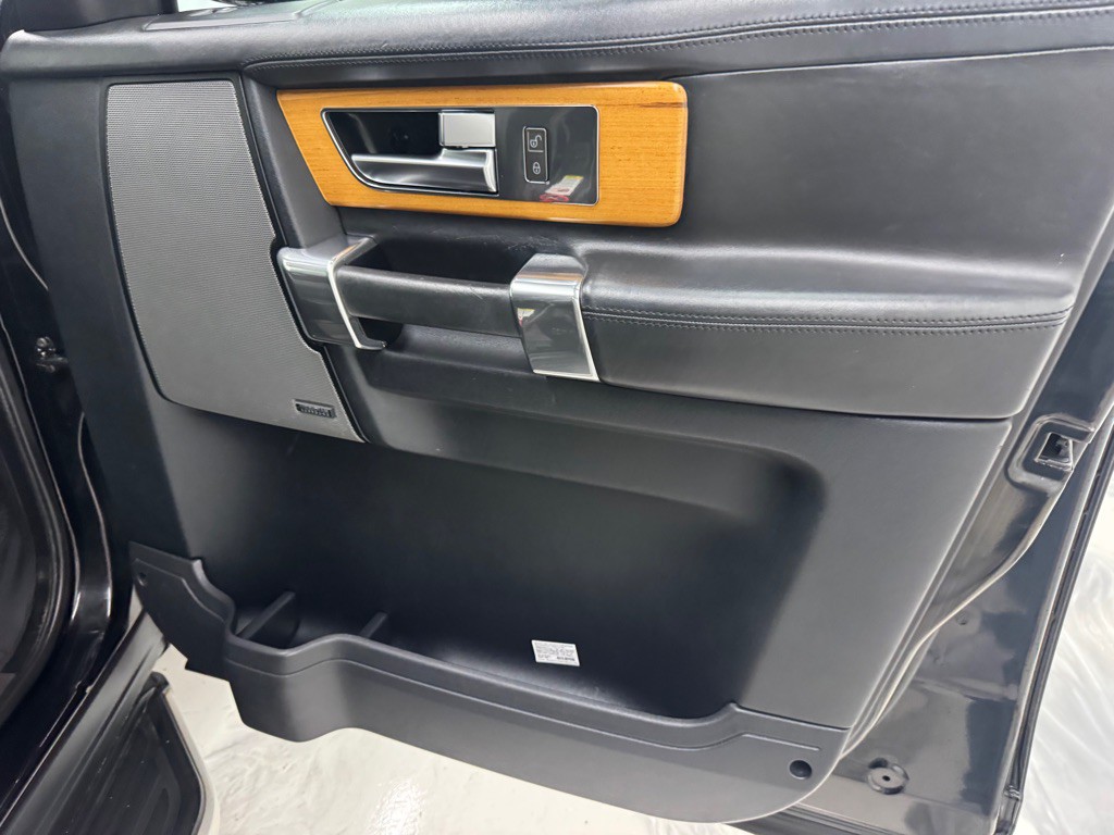 2015 Land Rover LR4 Image 12