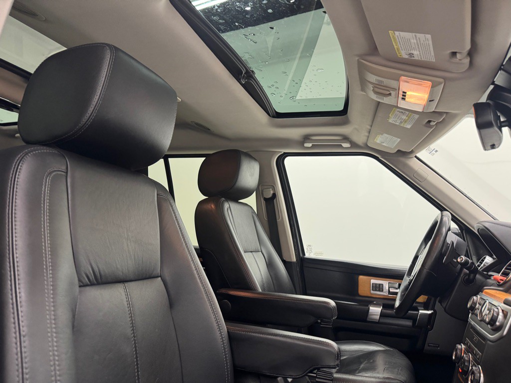 2015 Land Rover LR4 Image 15