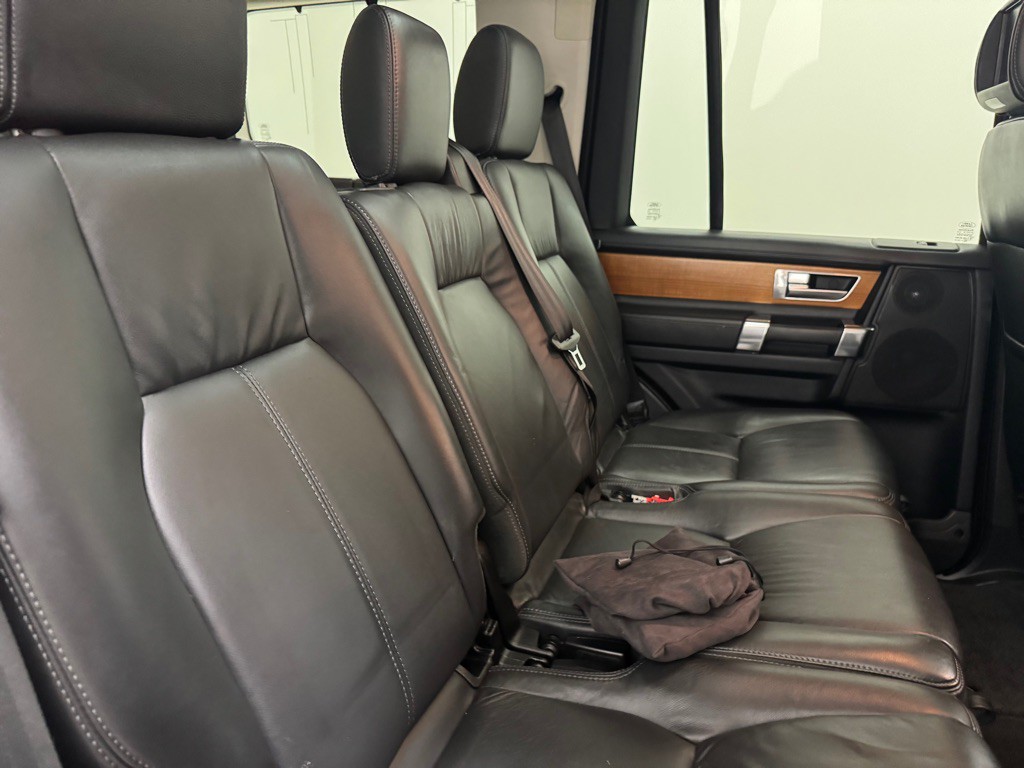 2015 Land Rover LR4 Image 18