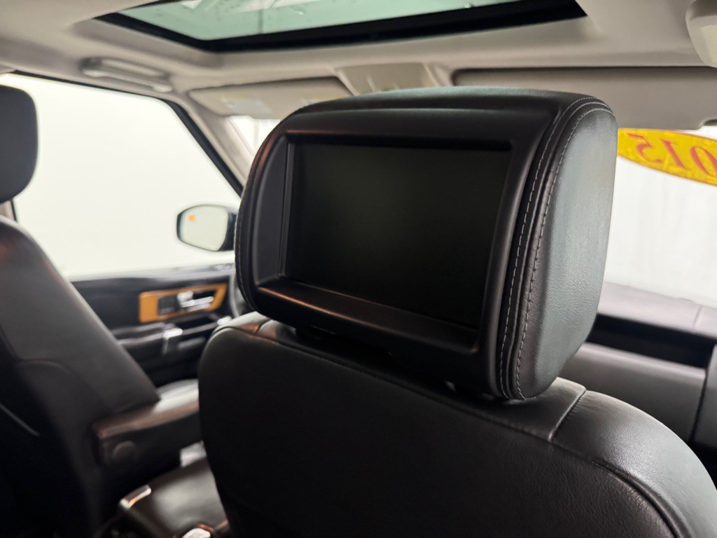 2015 Land Rover LR4 Image 20