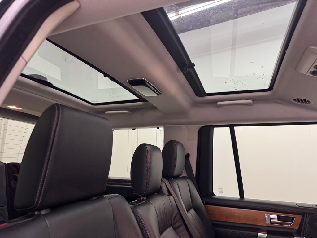 2015 Land Rover LR4 Image 22