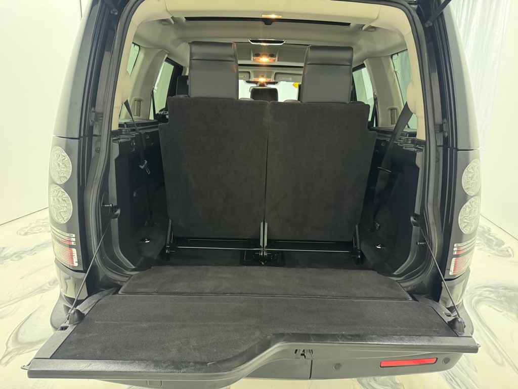 2015 Land Rover LR4 Image 24