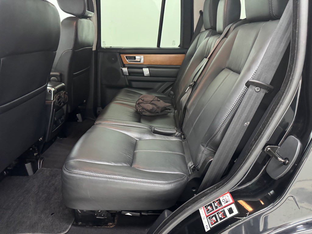 2015 Land Rover LR4 Image 26