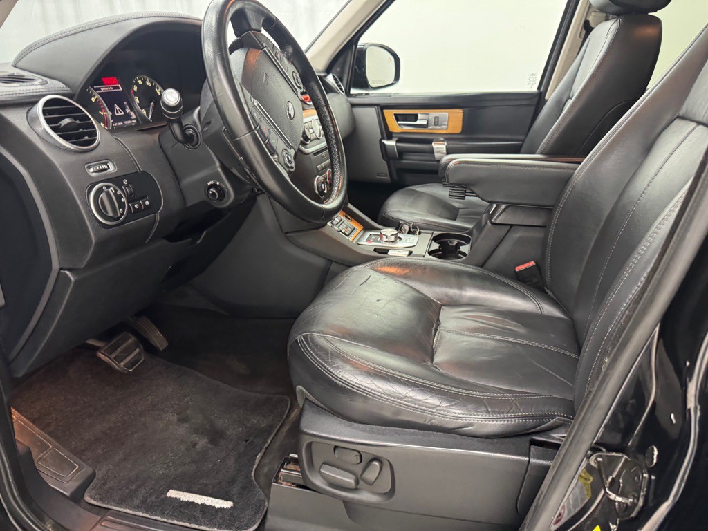 2015 Land Rover LR4 Image 28