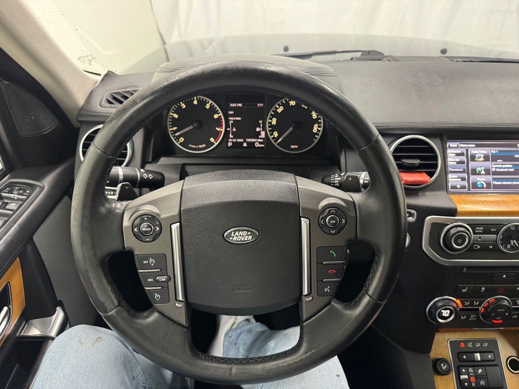 2015 Land Rover LR4 Image 31