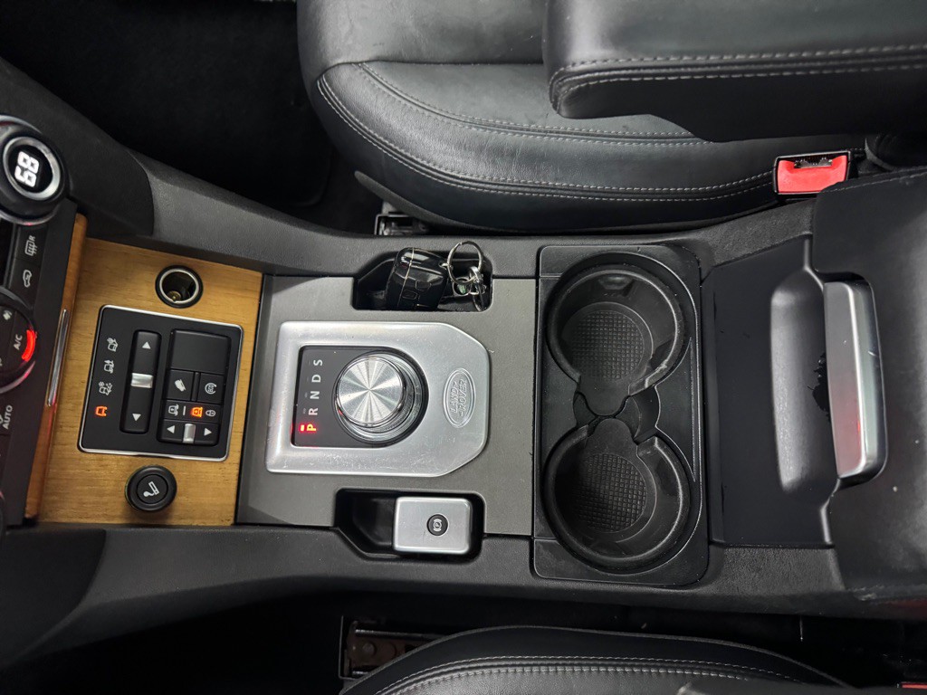2015 Land Rover LR4 Image 34