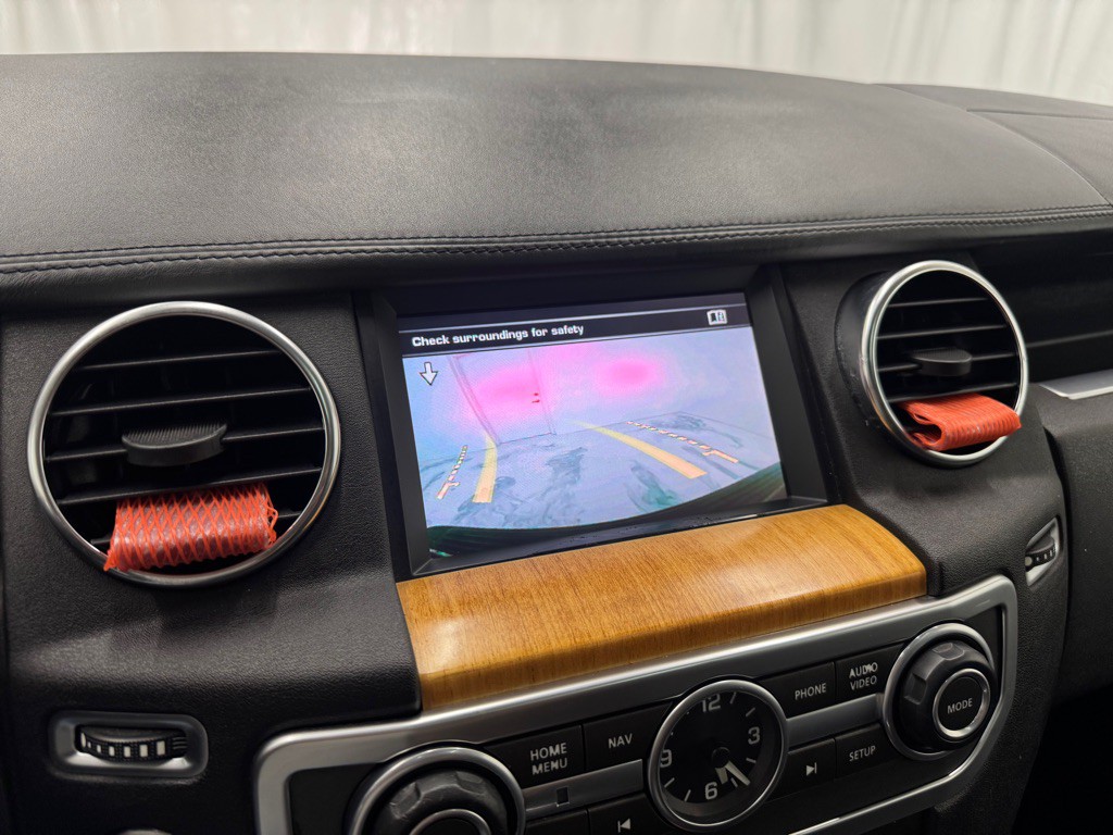 2015 Land Rover LR4 Image 35
