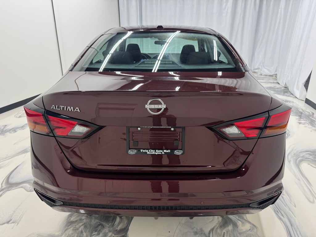 2025 Nissan Altima Image 7