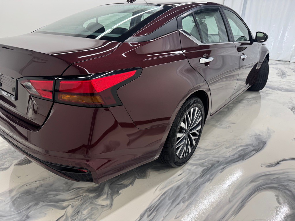 2025 Nissan Altima Image 8
