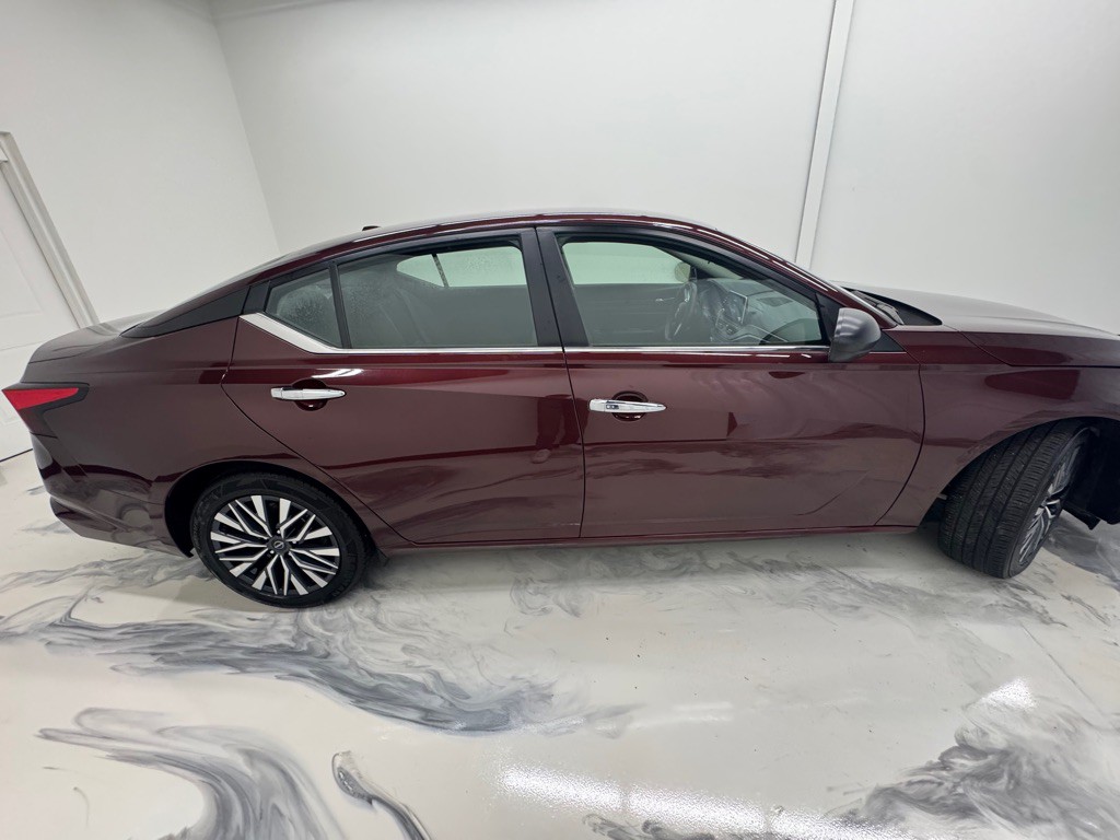 2025 Nissan Altima Image 9