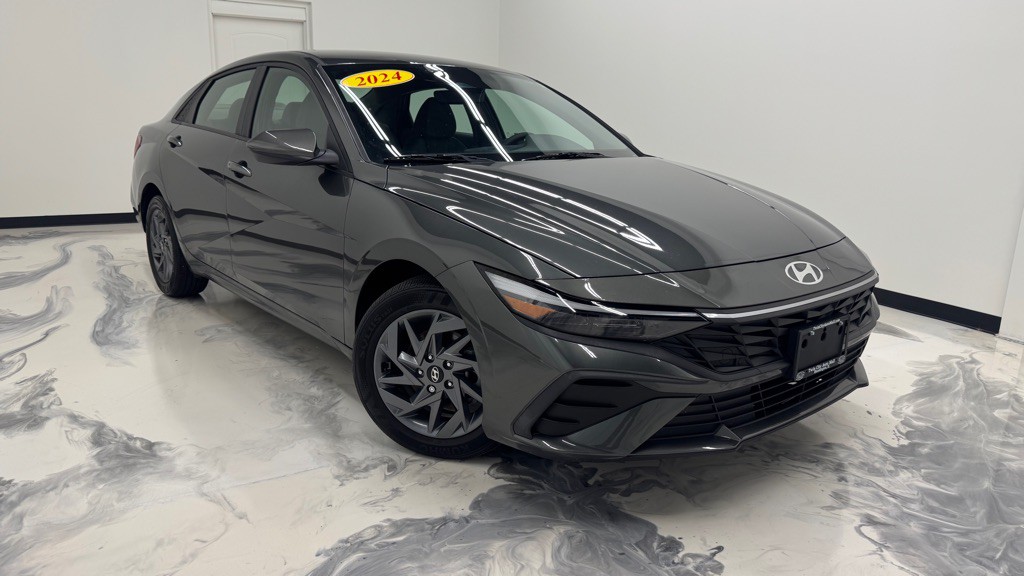 2024 Hyundai Elantra Image 2